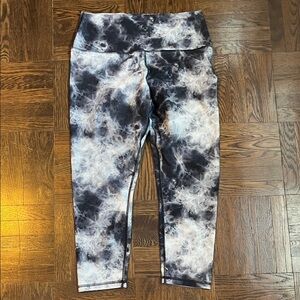 Scorpio Sol Black and White Ladies Capri Leggings